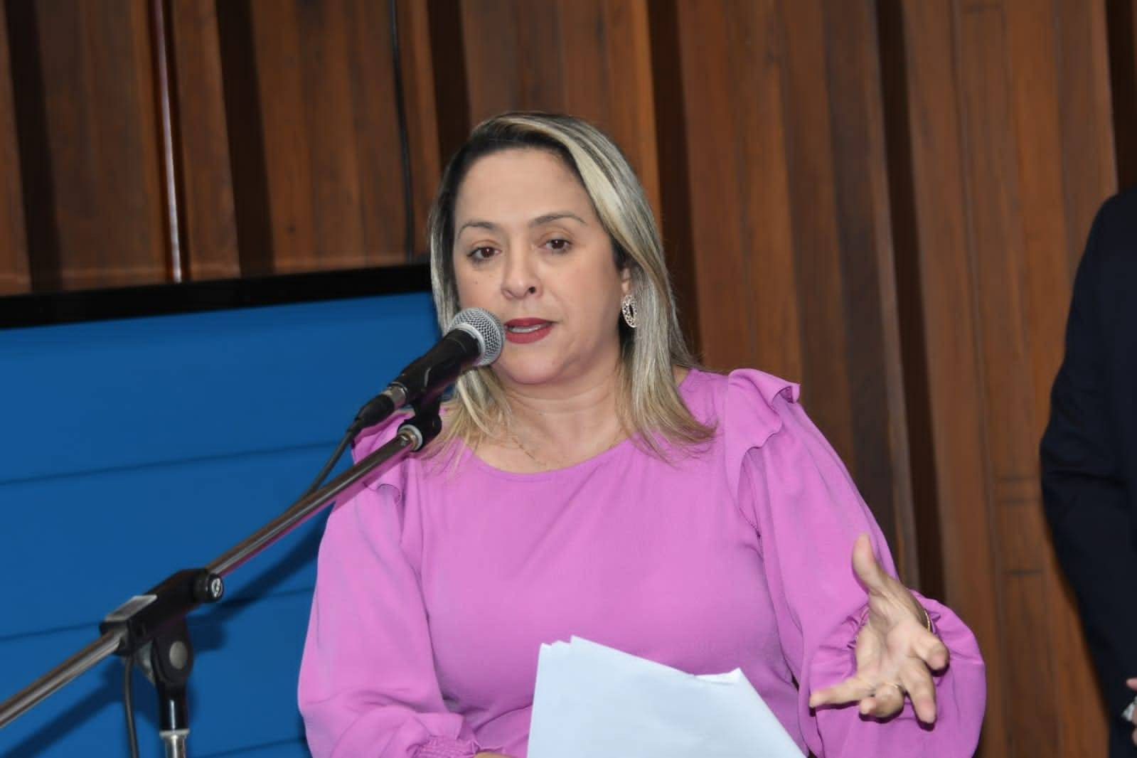 Deputada Lia Nogueira quer instalação de ar condicionado em escolas estaduais