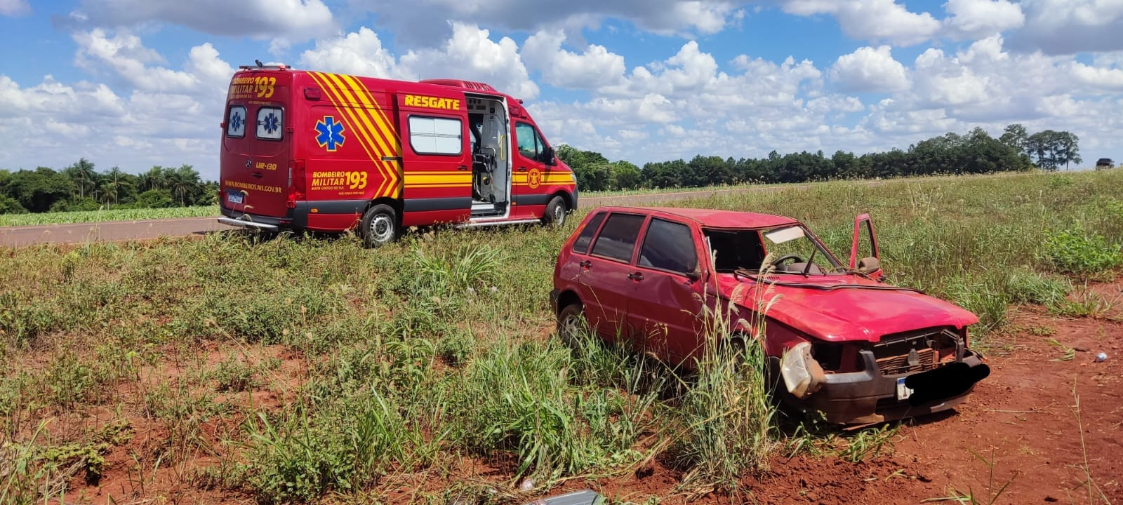 Bombeiros socorrem motorista após capotamento entre Amambai e Ponta Porã