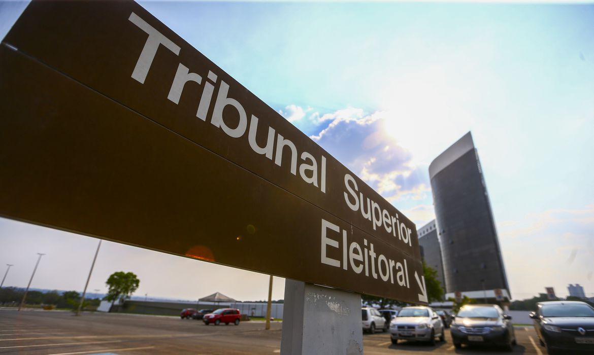 Ministro do TSE devolve comando do Pros a Eurípedes Júnior