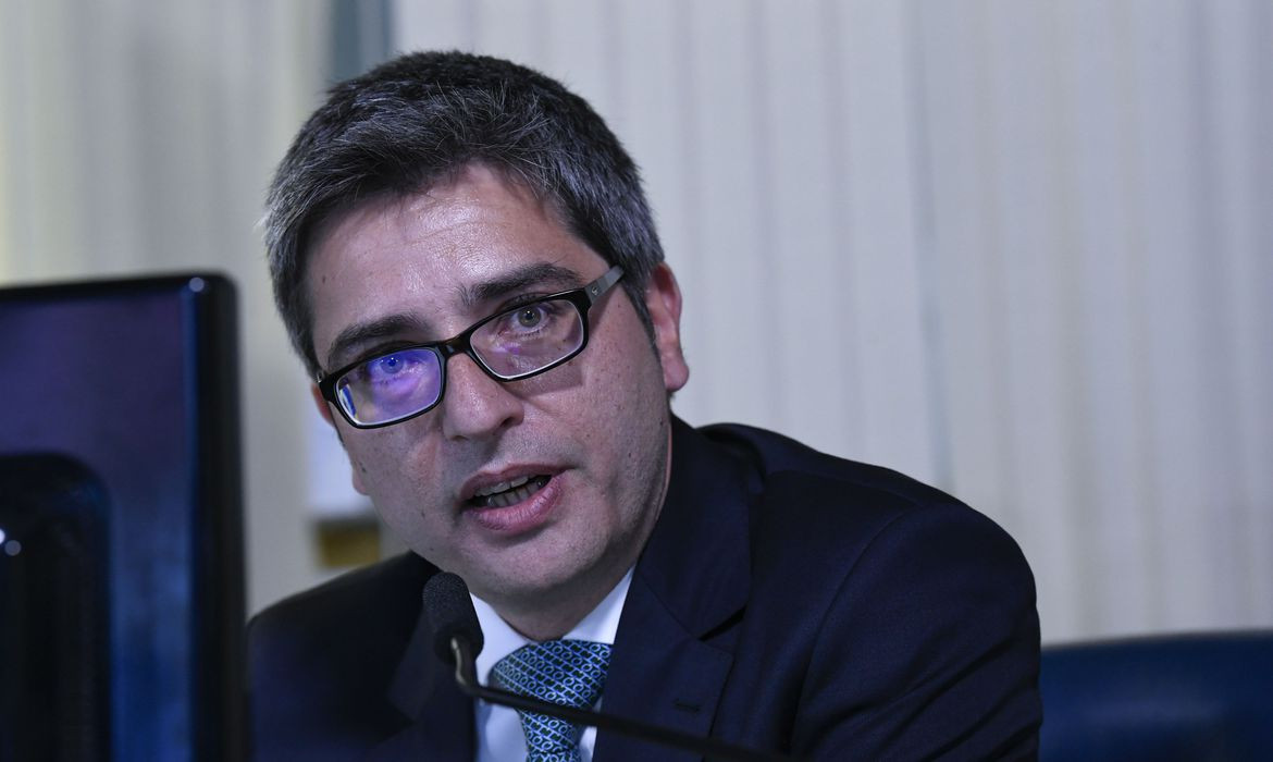 Presidente Bolsonaro indica Carlos Portinho para ser líder no Senado