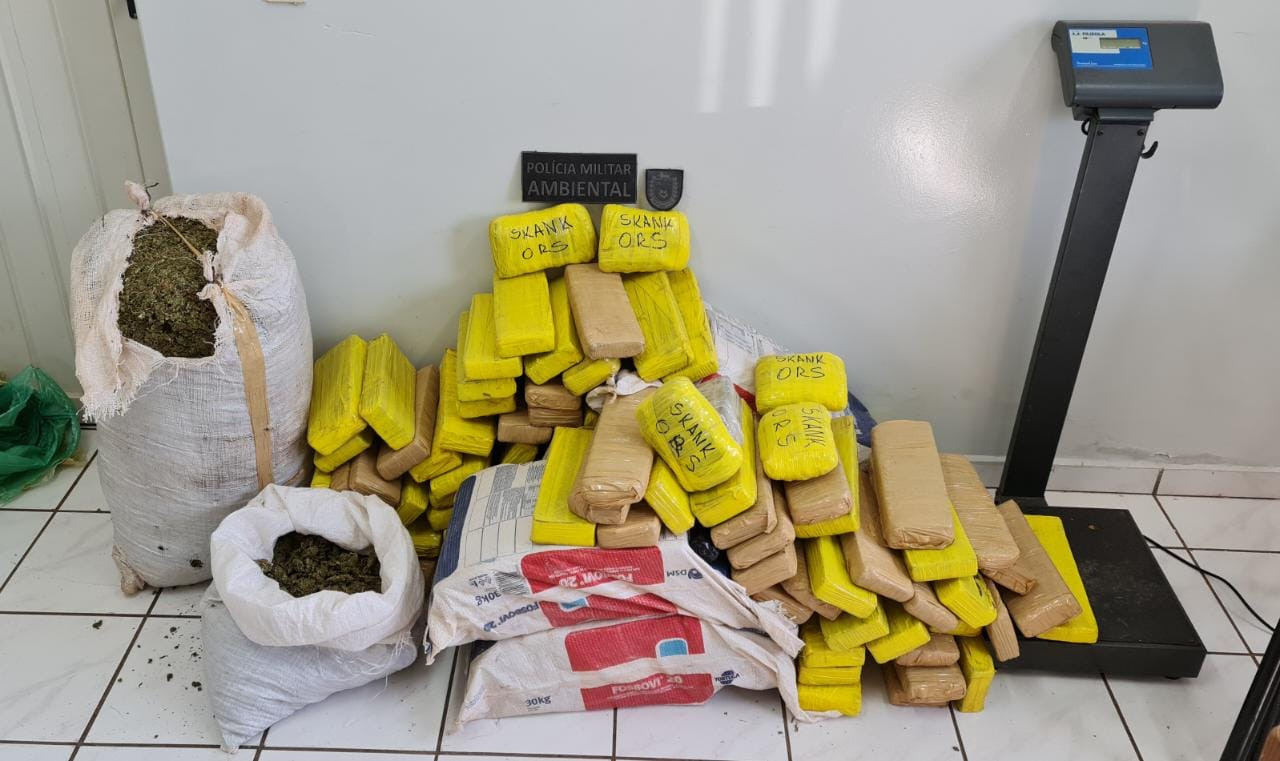 PMA prende traficante e apreende veículo com 170 kg de maconha comum e 2,6 kg de skunk em Naviraí