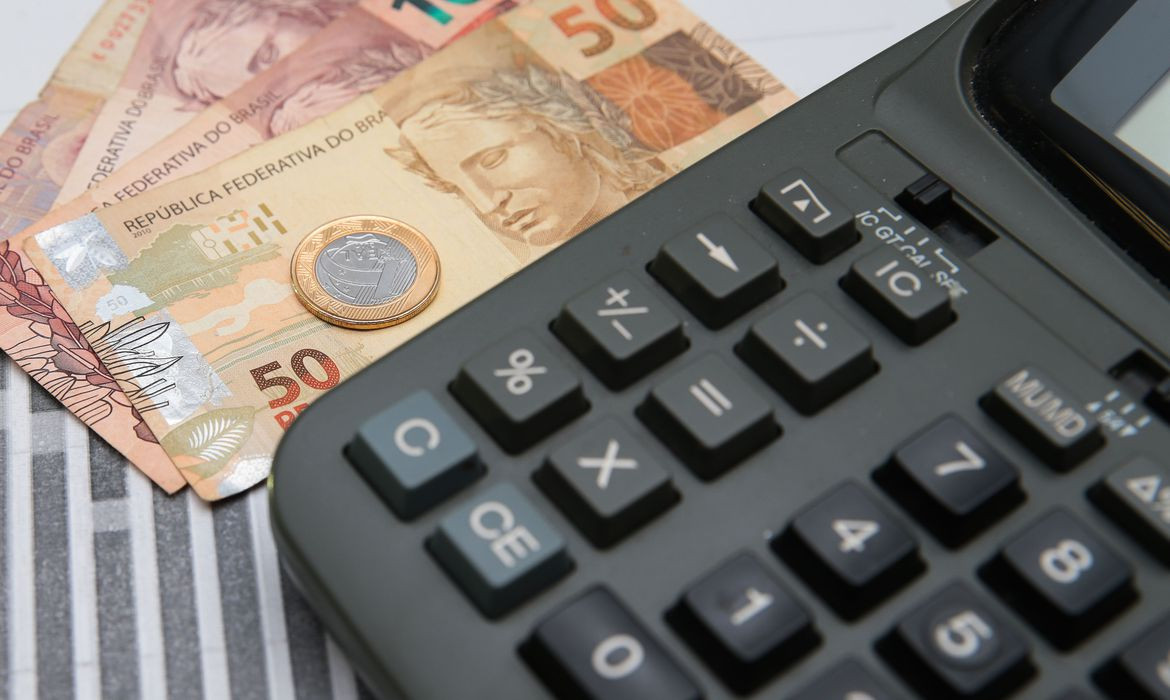 Prefeitos reclamam de perdas de R$ 73 bilhões com decisões federais