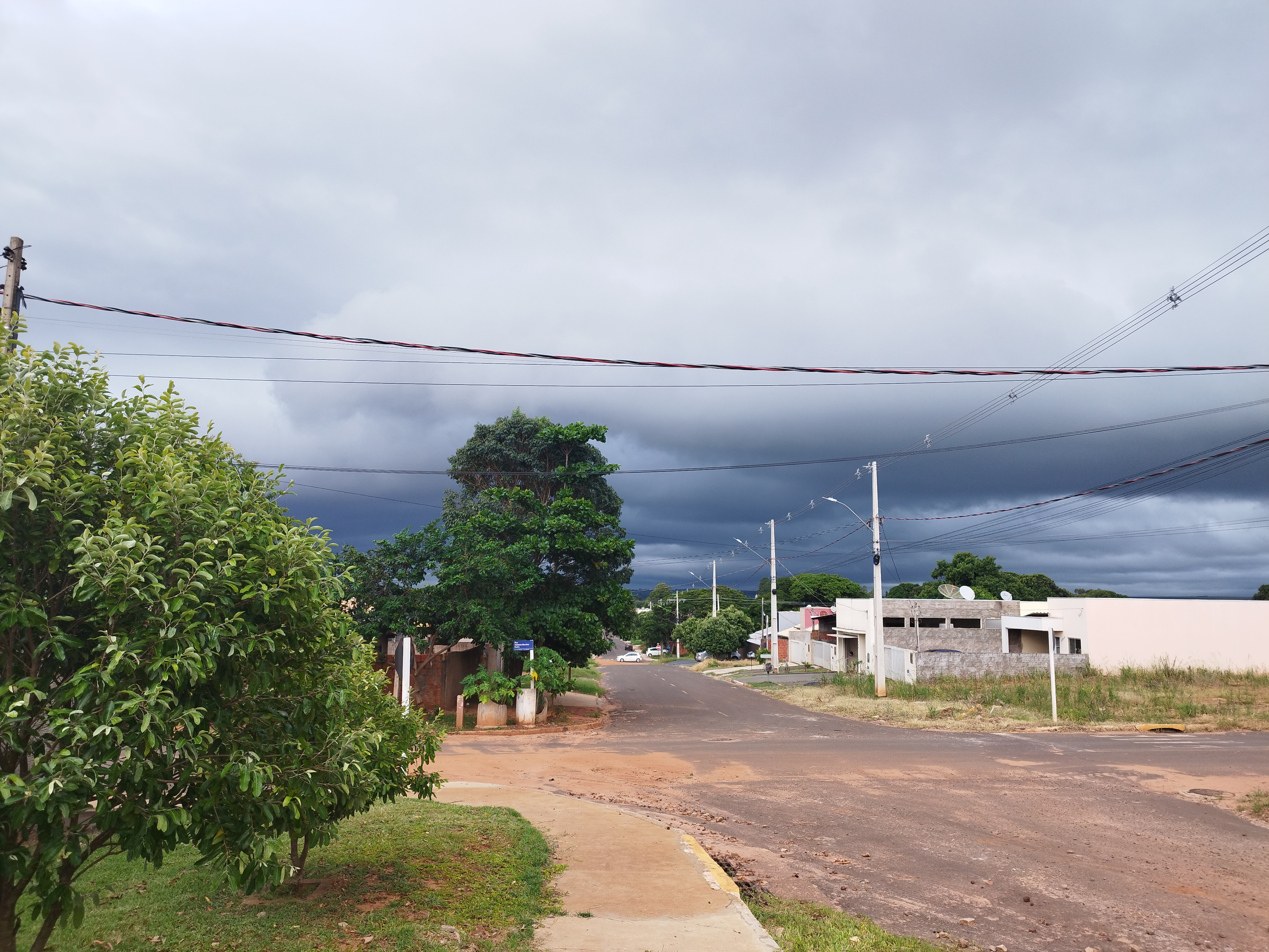 Segunda-feira promete chuva e até possibilidade de tempestades com queda de granizo em MS