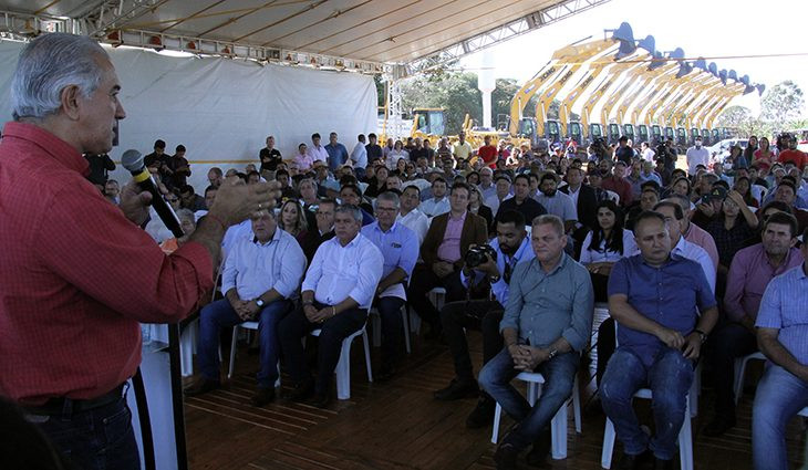 Governo entrega quase 200 máquinas e reforça elo municipalista para o desenvolvimento do MS