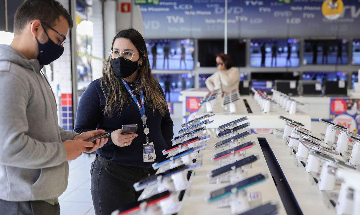 Saiba os direitos do cliente na hora de trocar produto