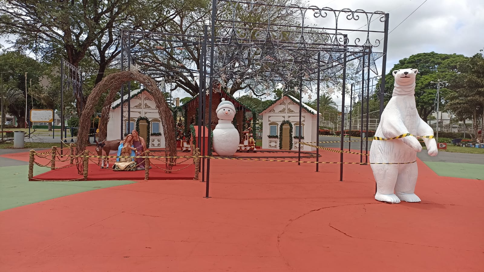 Prefeitura de Caarapó inaugura decoração natalina da Praça Central neste sábado