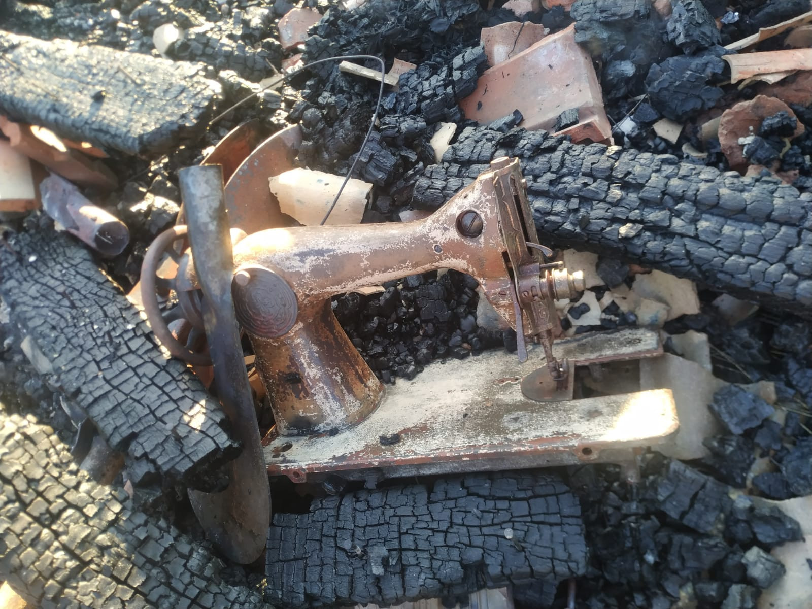 Residência é destruída pelas chamas em assentamento rural de Amambai