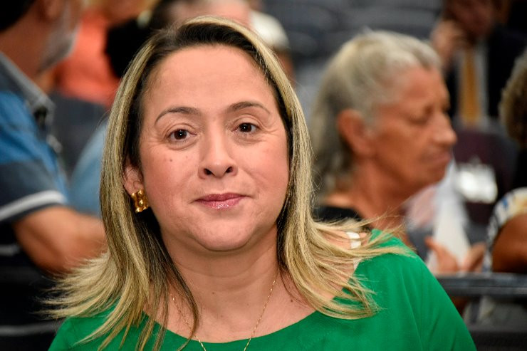 Lei de Lia Nogueira que cria a Semana de Conscientização e Incentivo à Mamanalgesia é sancionada