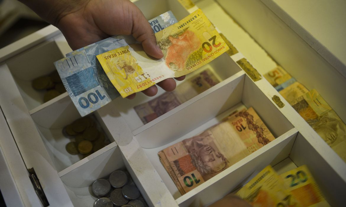 Bancos aumentarão horário de atendimento em mutirão do Desenrola