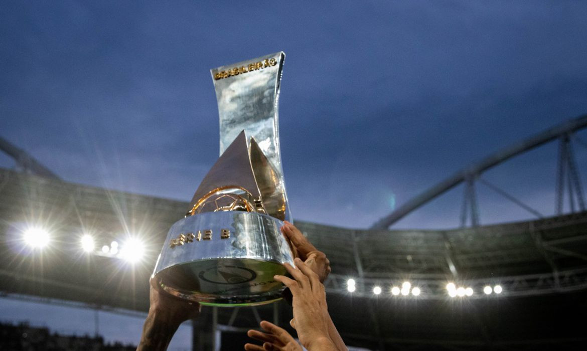 Grêmio bate Guarani para assumir vice-liderança da Série B