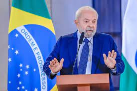 Lula chega à Arábia Saudita em busca de investimentos