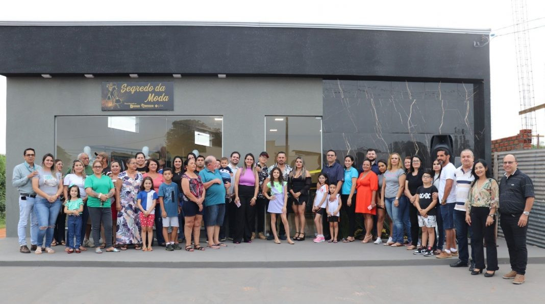 Elisangela Pereira da Silva inaugura nova opção no comércio de vestuário em Amambai