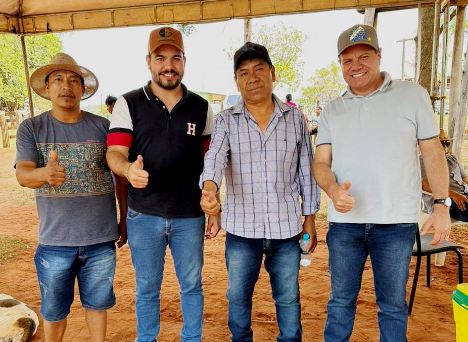 Prefeito Donizete participa na festa de aniversário do capitão Pedro da Aldeia Sete Cerros em Paranhos