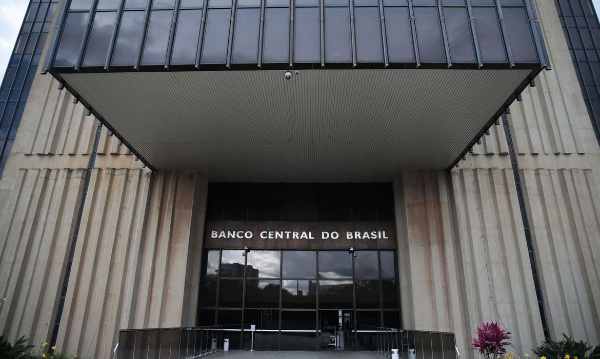 Mercado reduz previsão da inflação de 4,55% para 4,53% este ano