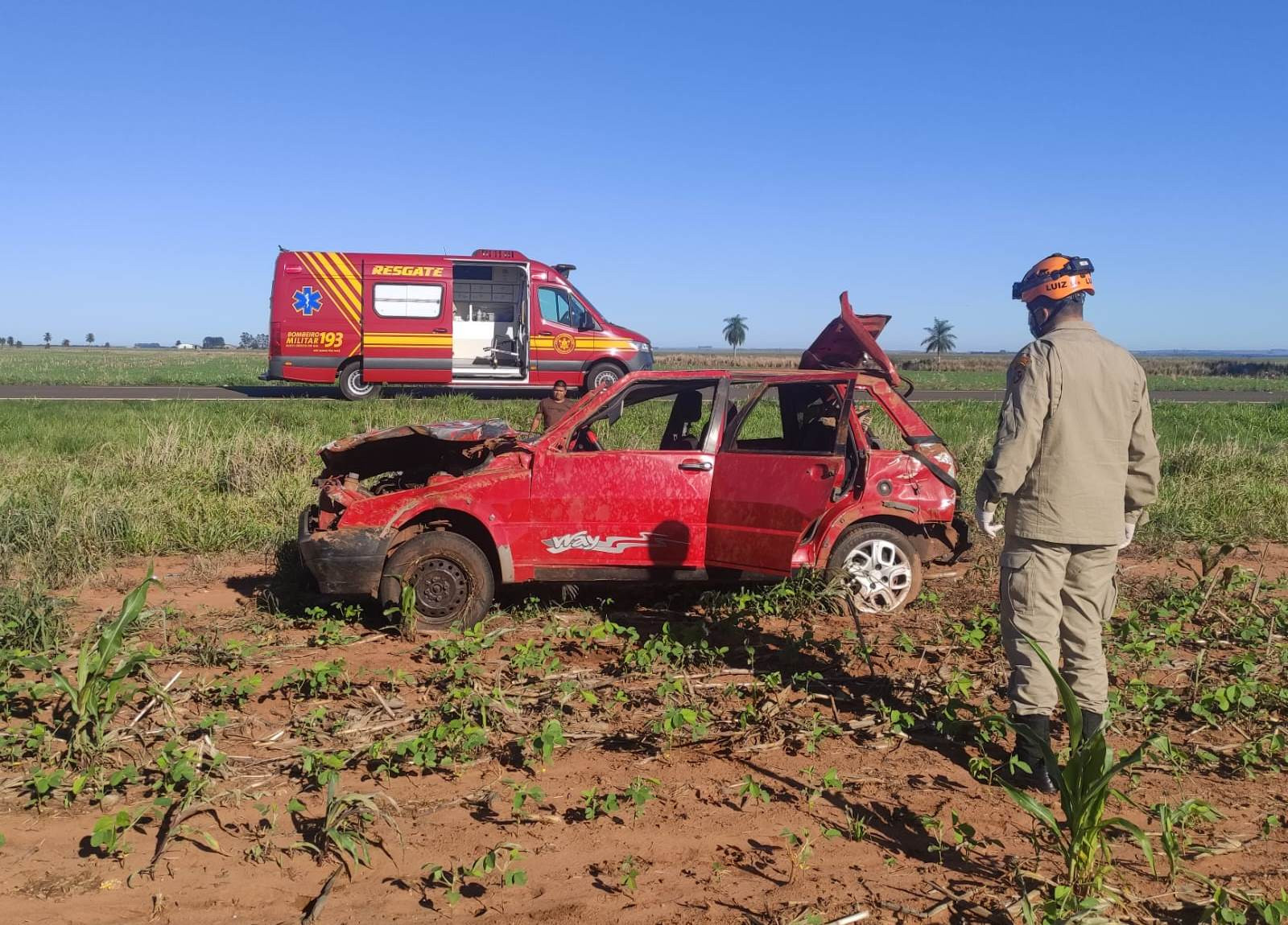Corpo de Bombeiros socorre vítimas de capotamento entre Amambai e Caarapó