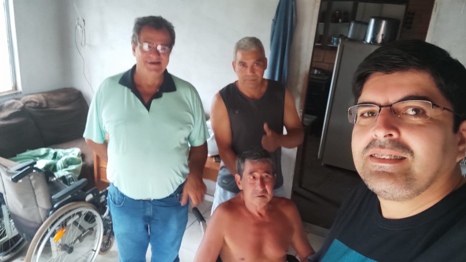 Grupo AFA entrega cadeira de rodas em Amambai