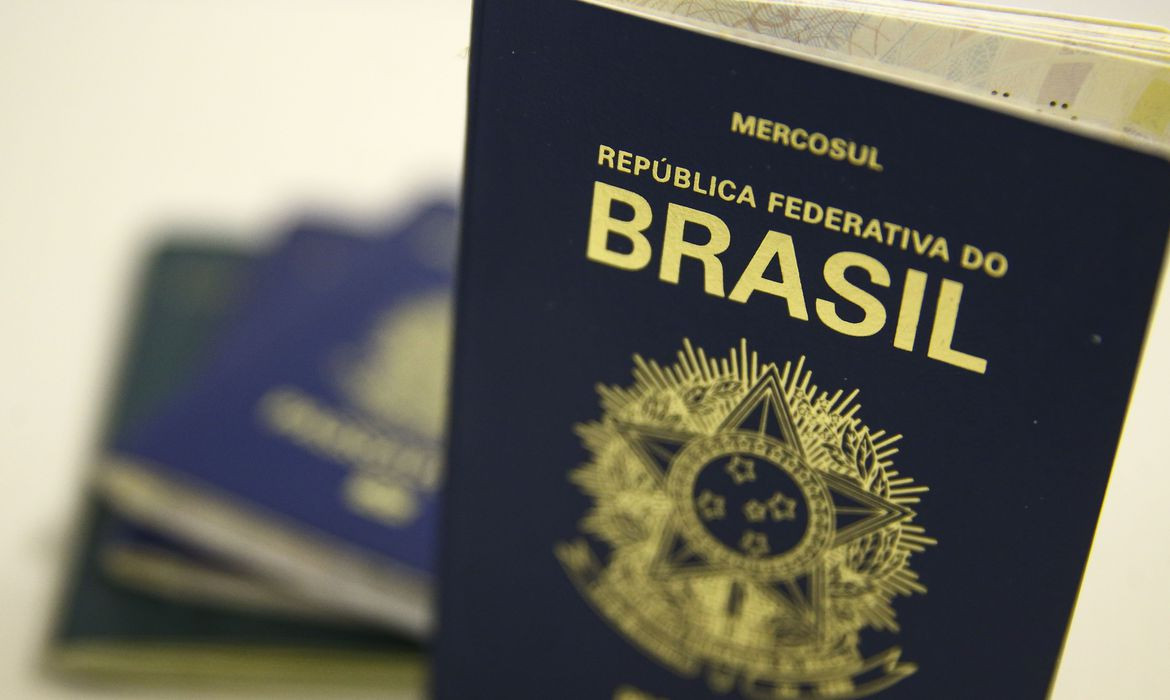PEC da dupla nacionalidade vai beneficiar brasileiros na Europa e nos EUA; entenda