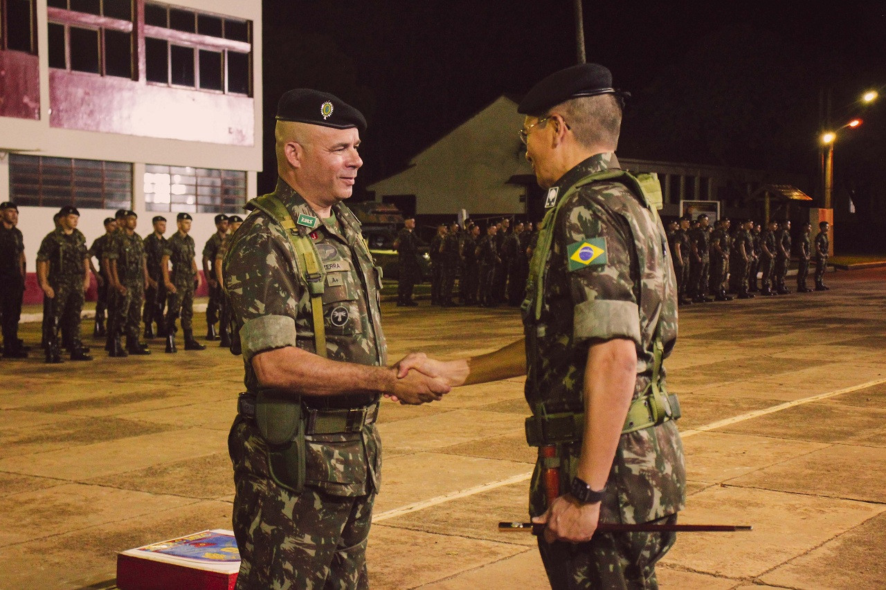 Solenidade marca troca de comando no 17º RC Mec em Amambai