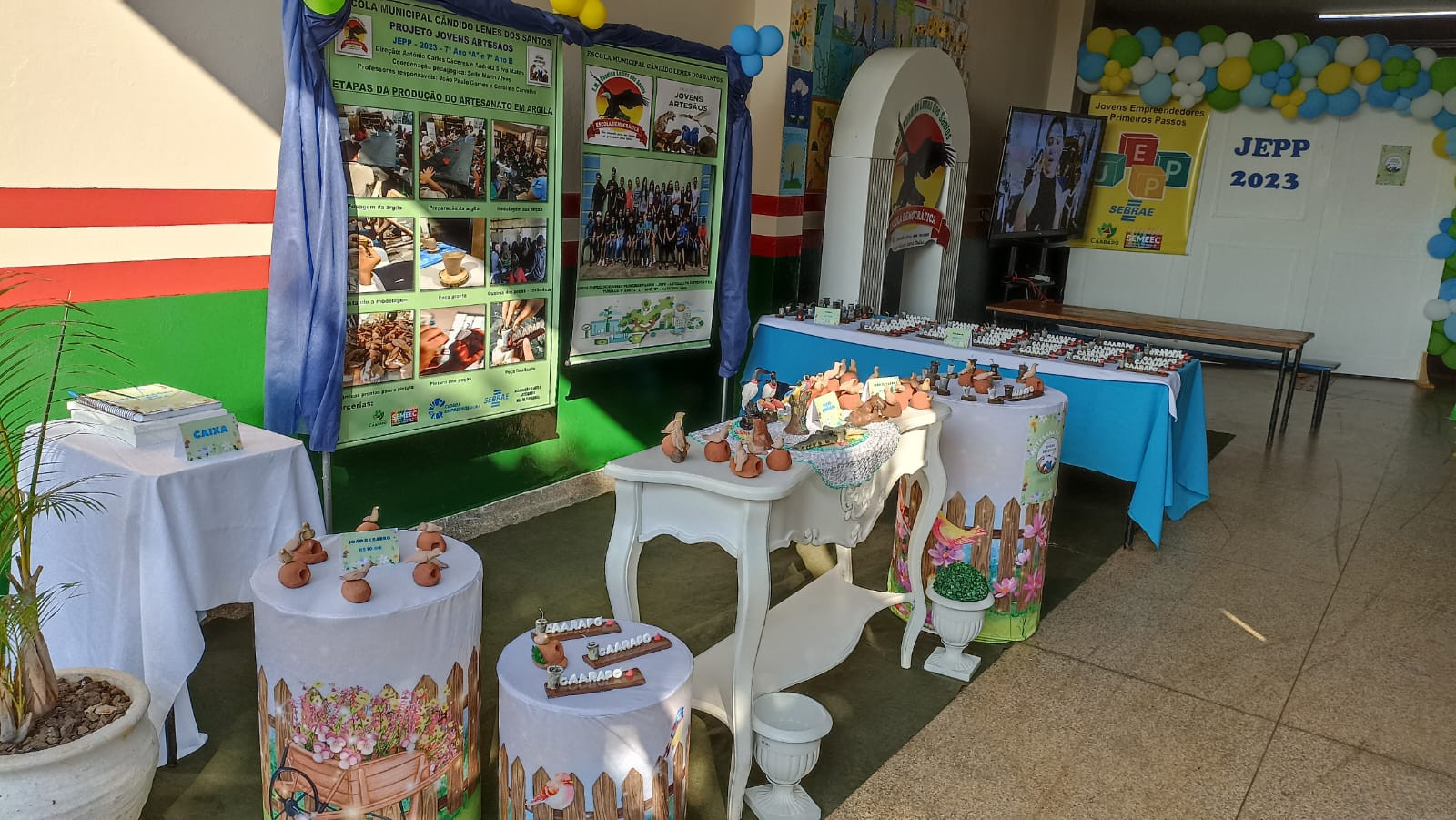 Educação Empreendedora: Em Caarapó, estudantes expõem produtos feitos em sala de aula para a comunidade