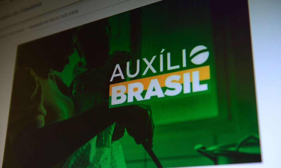 Com aval da Economia, governo federal deve passar Auxílio Brasil para R$ 600