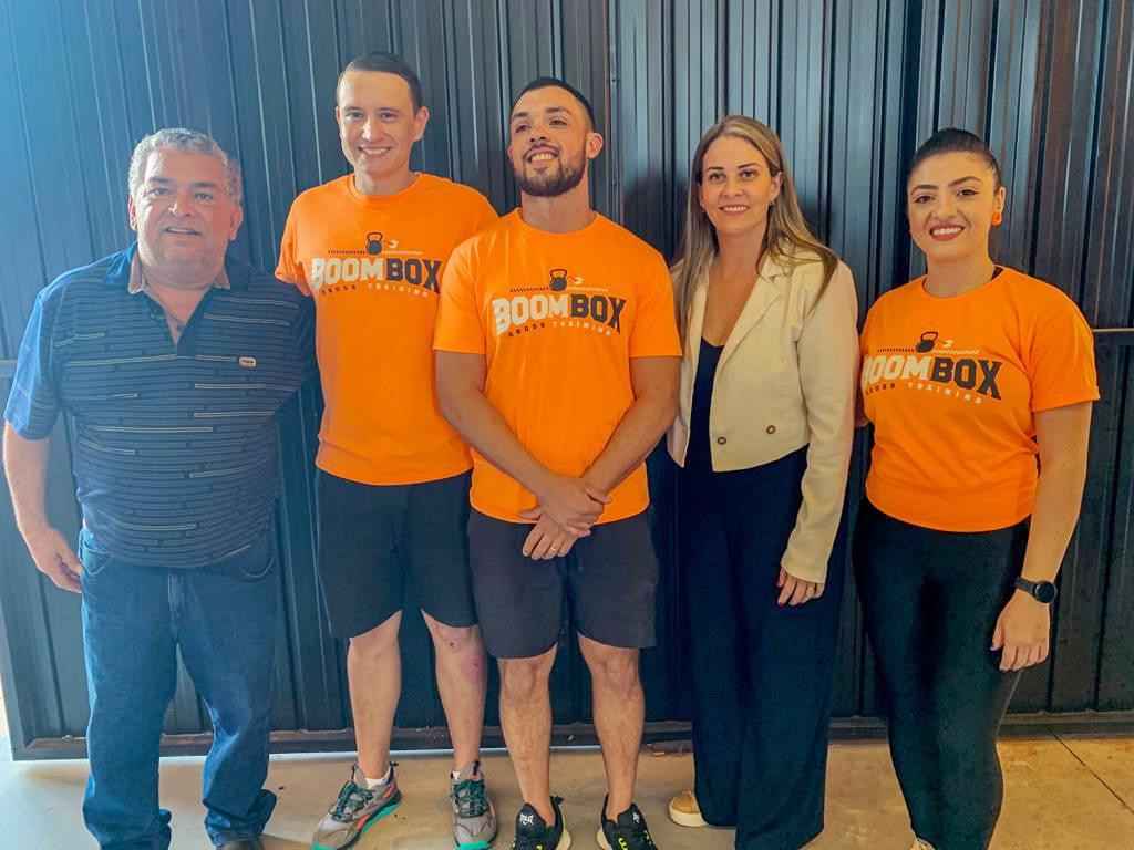 Ao participar da inauguração da BoomBox Cross Training, Valter Brito destaca crescimento econômico de Amambai