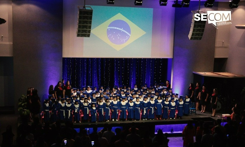 Escola Municipal Dr. Rachid Saldanha Derzi realiza cerimônia de formatura dos Prés 2024