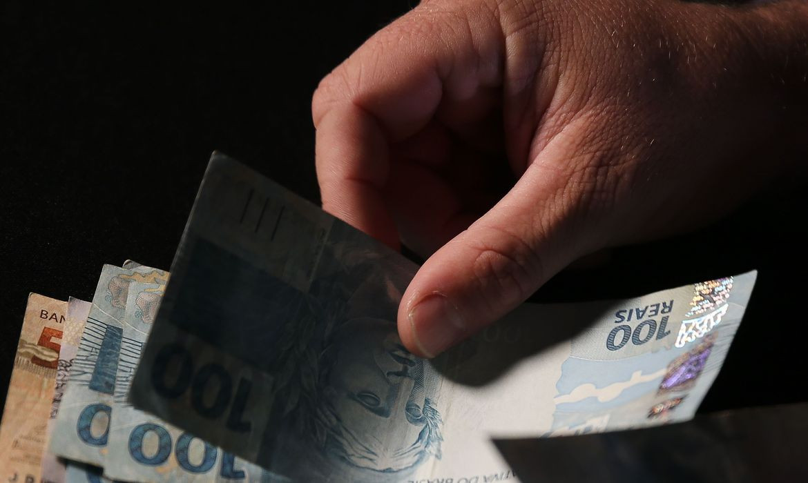 Primeira parcela do décimo terceiro deve ser paga até esta quinta