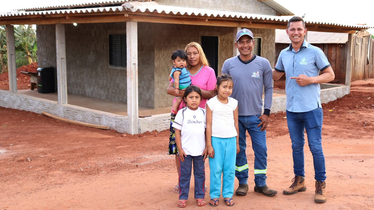 Em Amambai, empresário presenteia colaborador com uma casa