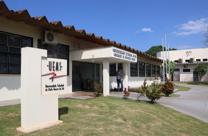 UEMS aplica provas do Vestibular 2024 no domingo; veja ensalamento e horários