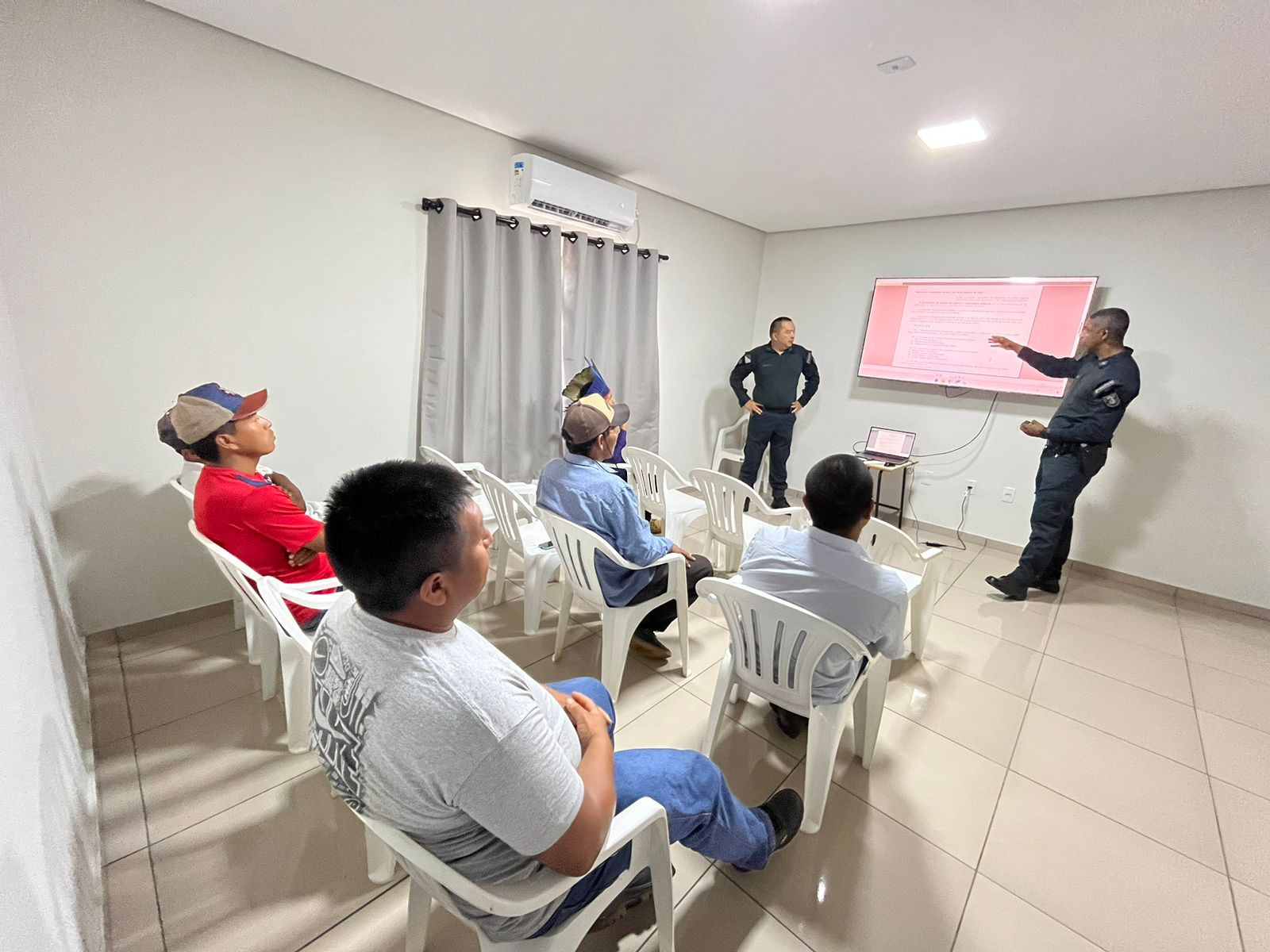 Polícia Militar realiza palestra para lideranças da Aldeia Limão Verde