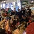 Black Friday atrai multidão e dia é de empurra-empurra em shopping na fronteira