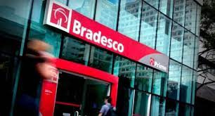 Roberto Peres pede toldo e banheiro químico nas proximidades do Bradesco em Amambai
