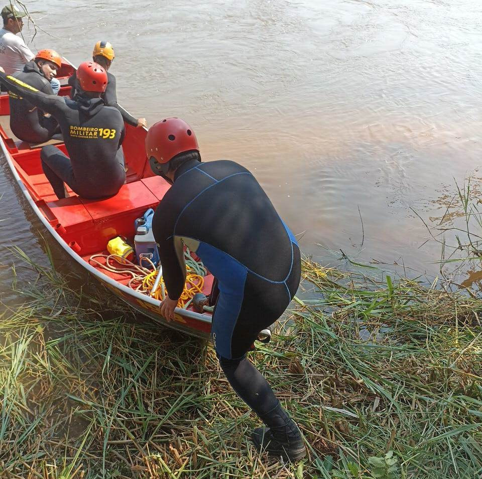 Bombeiros de Amambai buscam por homem desaparecido em rio em Sete Quedas
