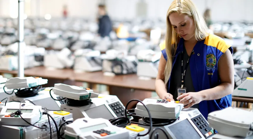 40% das brasileiras ainda não têm voto fixo e grupo pode definir eleições, diz pesquisa