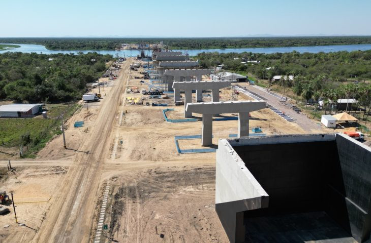 Com quase 300 estacas concluídas, construção da ponte bioceânica está em 30%