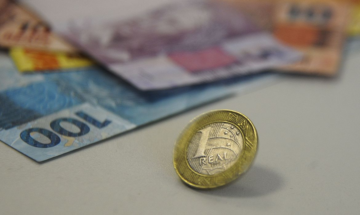 Dívida Pública sobe 1,58% em outubro e aproxima-se de R$ 6,2 tri