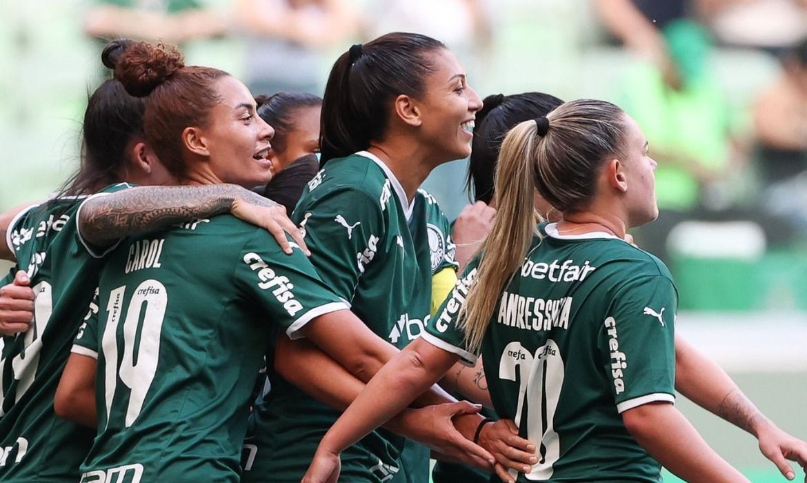 Palmeias goleia Avaí por 6 a 1 e mantém ponta do Brasileiro Feminino