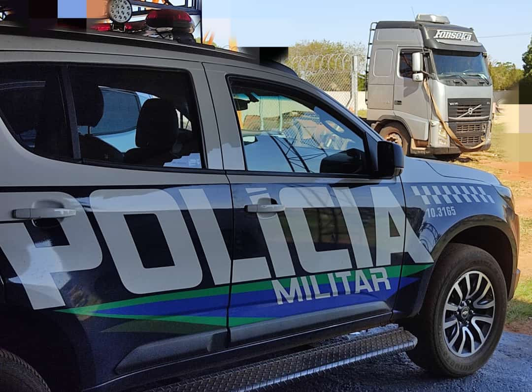 Polícia Militar recupera em Sete Quedas trator FH 480 roubado em Itaquiraí
