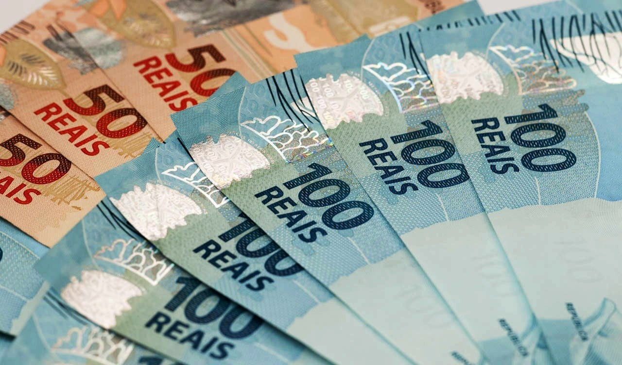 Mais de 300 mil taxistas já estão cadastrados para receber auxílio de R$ 1.000