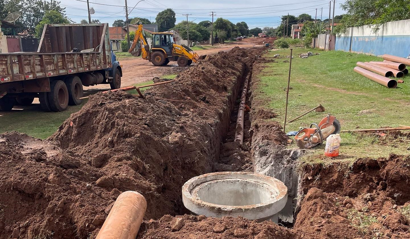 Avançam as obras de esgotamento sanitário em Caarapó