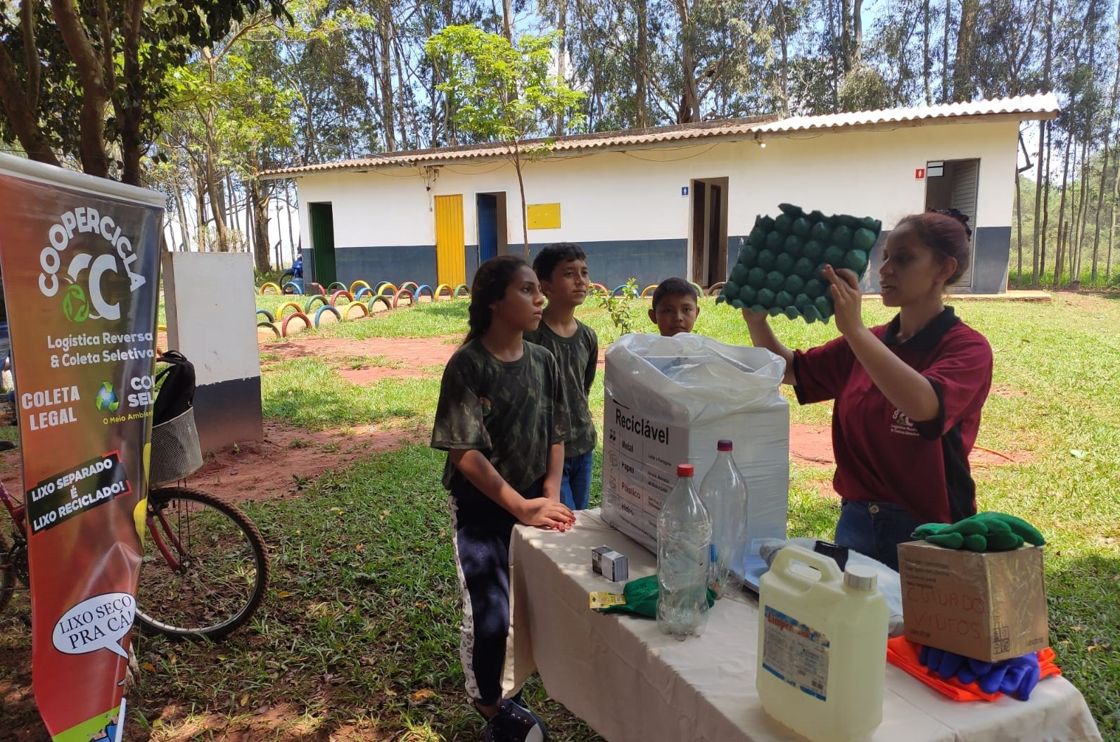 Projeto Florestinha de Amambai realiza visita técnica em Cooperativa de coleta e reciclagem