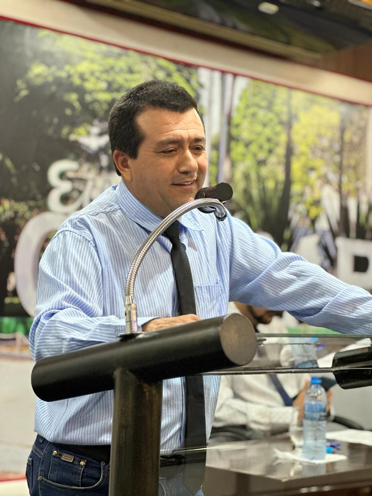 Caarapó: Gilsinho comemora entrega de obras de asfalto em Cristalina durante seu mandato