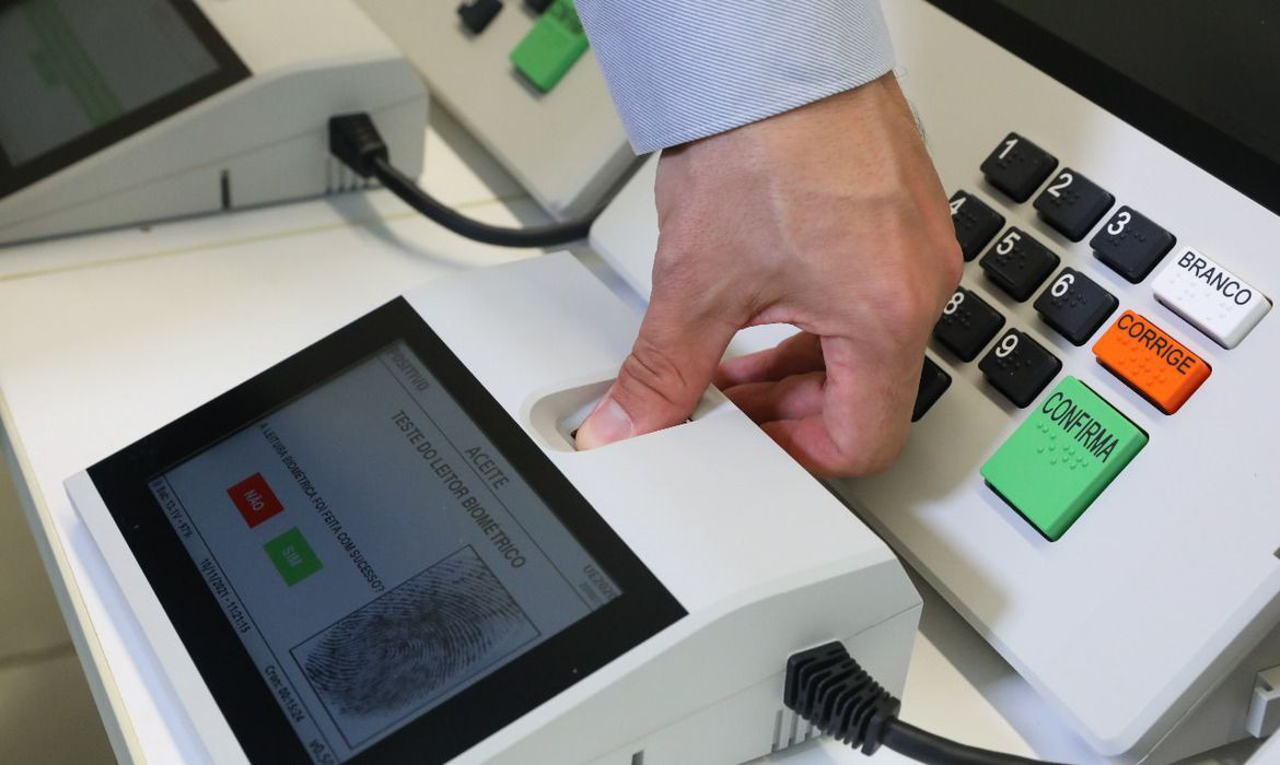 TSE inicia teste público das urnas eletrônicas para eleições de 2024