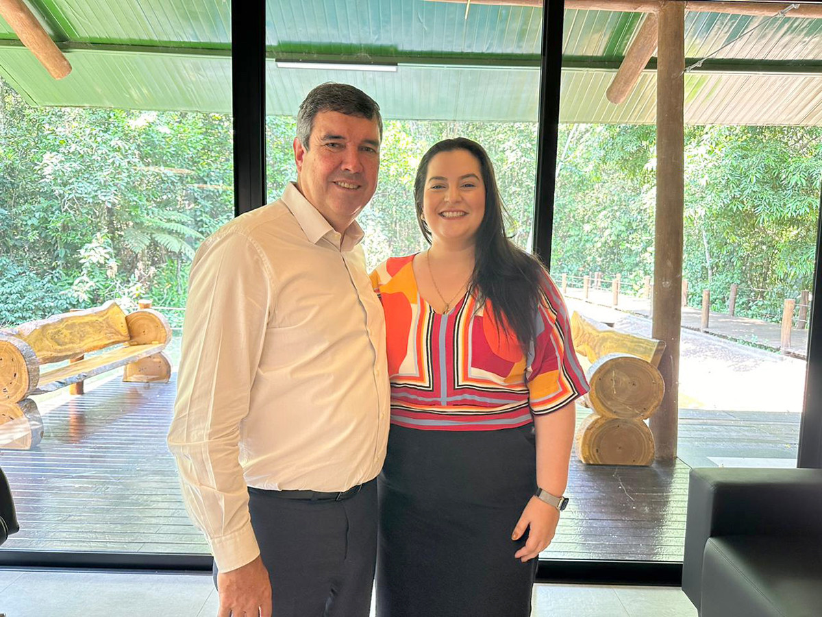 Prefeita Rhaiza Matos se reúne com Governador Eduardo Riedel e fortalecimento de parcerias em prol da saúde pautam a agenda