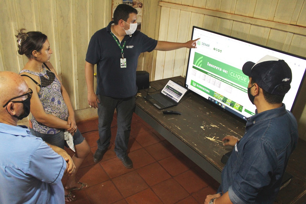 Sindicato Rural e Senar levam inclusão digital a famílias de assentamentos rurais em Amambai
