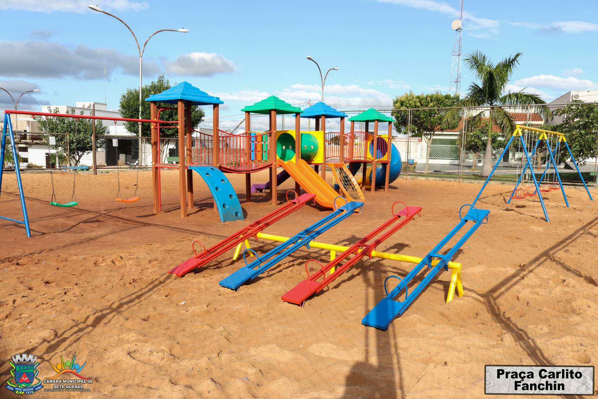 Prefeitura instala playgrounds e unidades de ensino da rede municipal em Sete Quedas