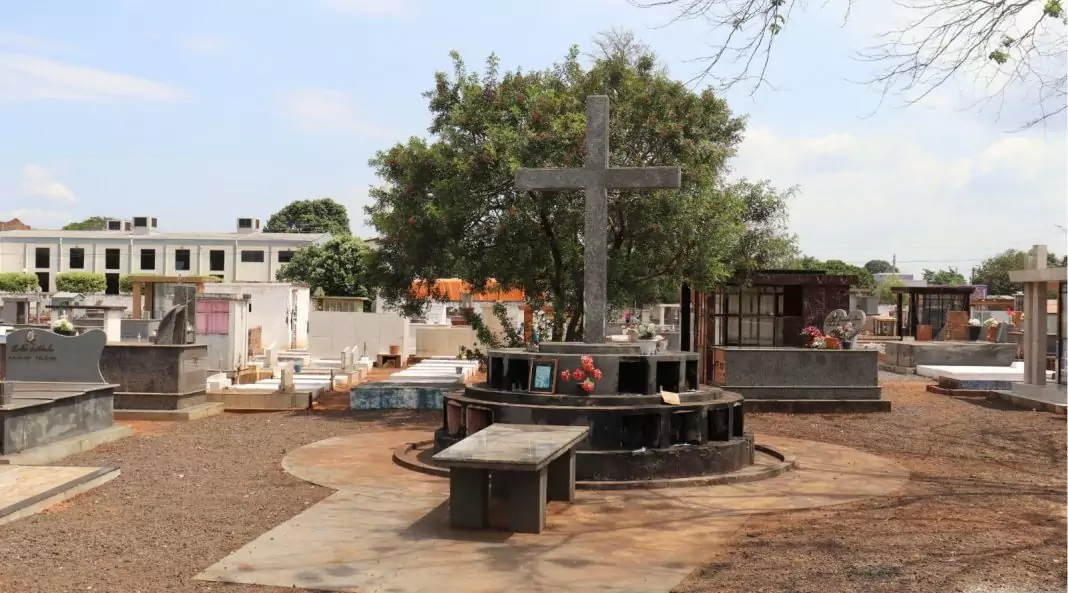 Prefeitura de Amambai prepara cemitérios para que população possa prestar suas homenagens neste Dia de Finados