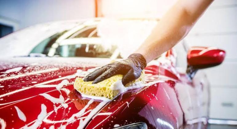 Lavagem simples de carro ou "detalhamento": entenda a diferença