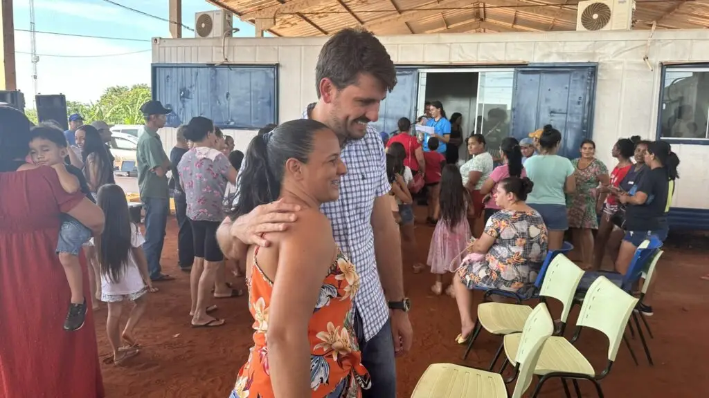 Thalles entrega cestas natalinas para famílias do Complexo Santo Antônio beneficiárias do programa Bolsa Família e PAINF Thalles entrega cestas natalinas para famílias do Complexo Santo Antônio beneficiárias do programa Bolsa Família e PAINF