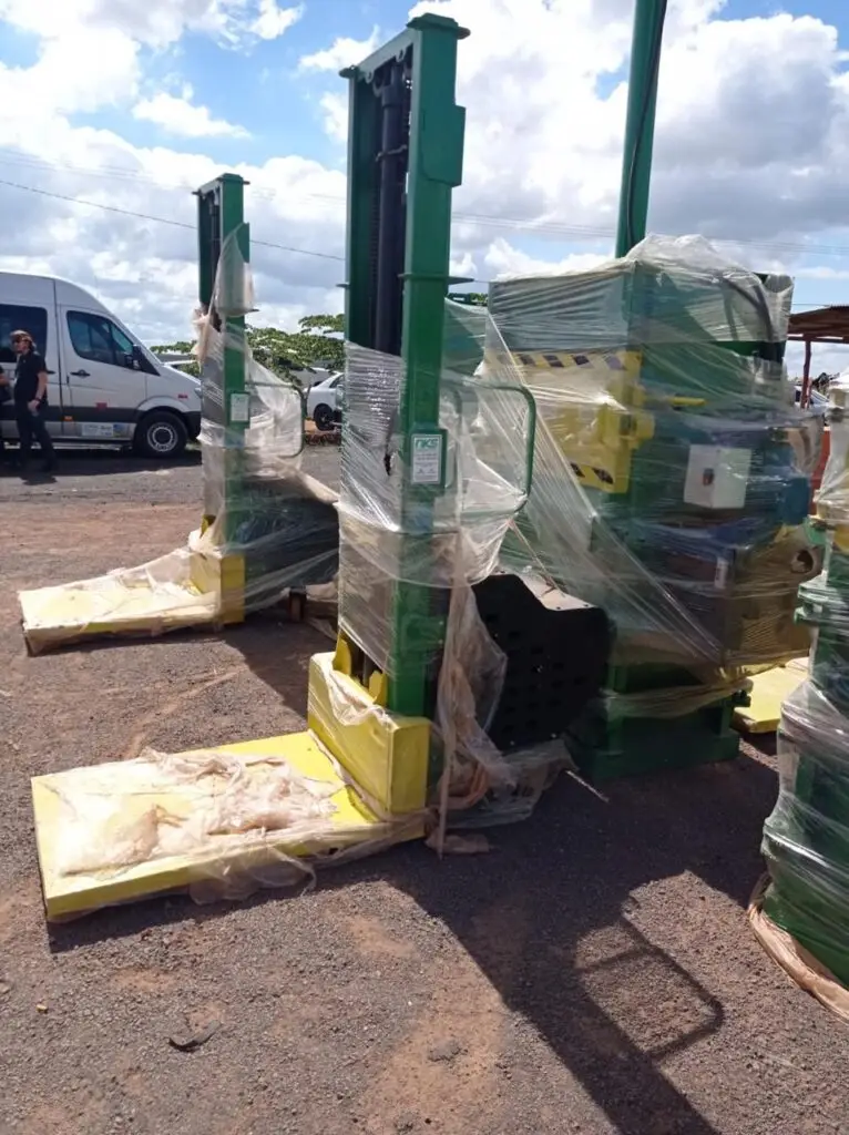 Paranhos esteve presente em ato de entrega de máquinas pela Itaipu Binacional em Iguatemi Paranhos esteve presente em ato de entrega de máquinas pela Itaipu Binacional em Iguatemi